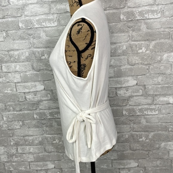 Gap Ribbed Sleeveless Wrap Sweater With Belt - Picture 2 of 6